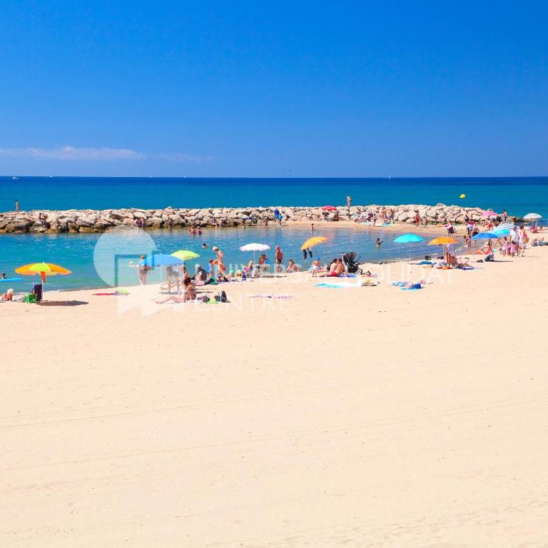 UHC Acacias Apartments - Two-Bedroom Apartment - 22