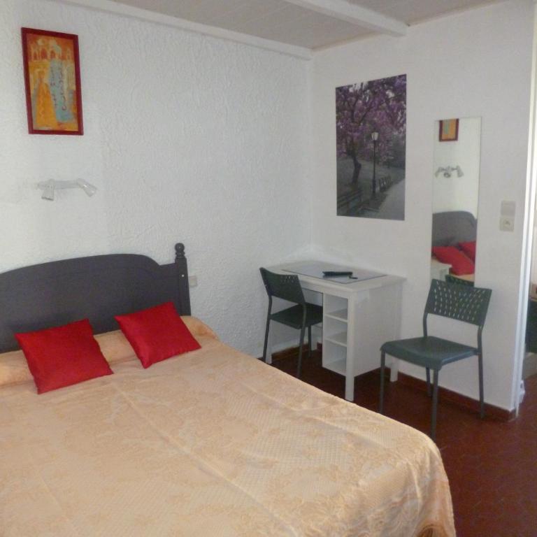 Hôtel le Calypso - Chambre Double avec Toilettes Communes - 8