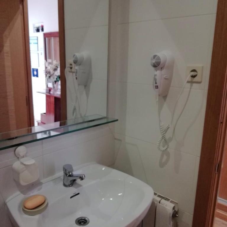 Hospedaje Lopez - Habitación Doble con baño compartido - 3