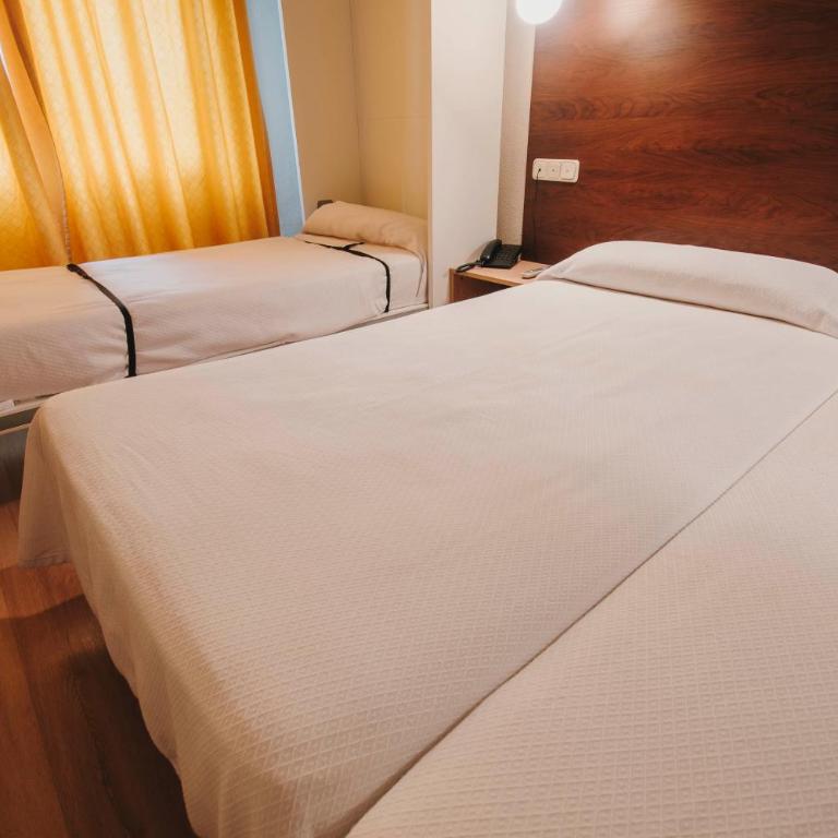 Hotel Embajador - Habitación Doble con cama supletoria (2 adultos + 1 niño) - 7