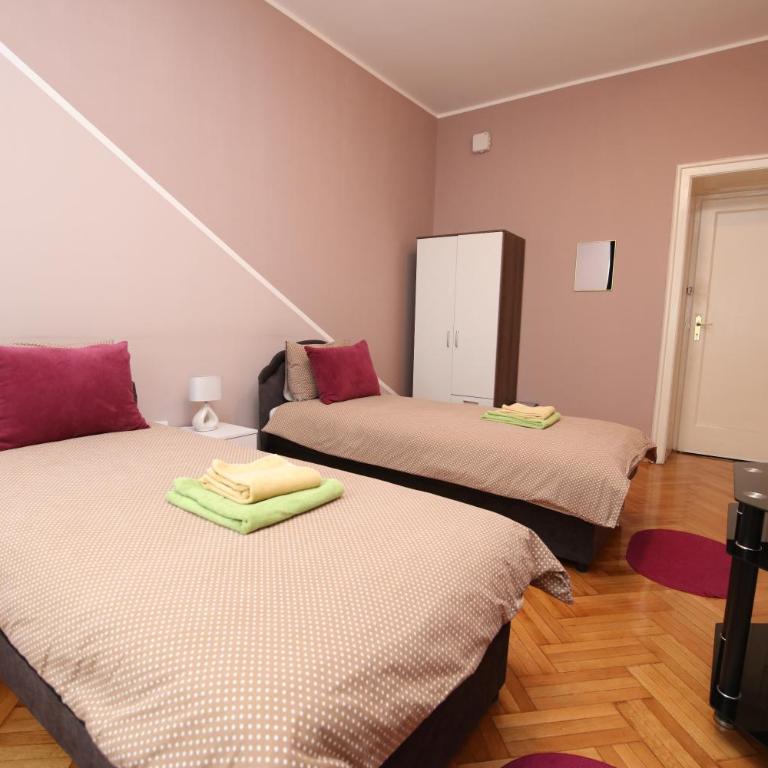 Hostel Fine - Dvokrevetna Soba sa Zasebnim Krevetima - 10