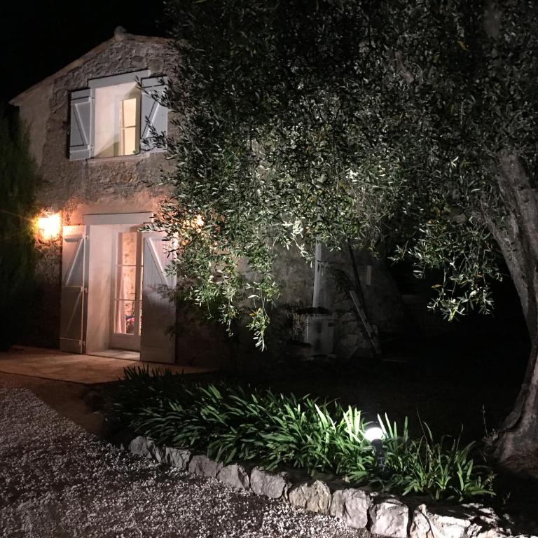 Le Champmazet - Chambre Double ou Lits Jumeaux avec Salle de Bains Privative - 1
