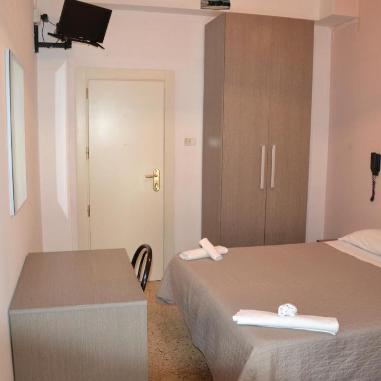 Hotel Britta - Camera Matrimoniale/Doppia con Letti Singoli con Balcone - 6