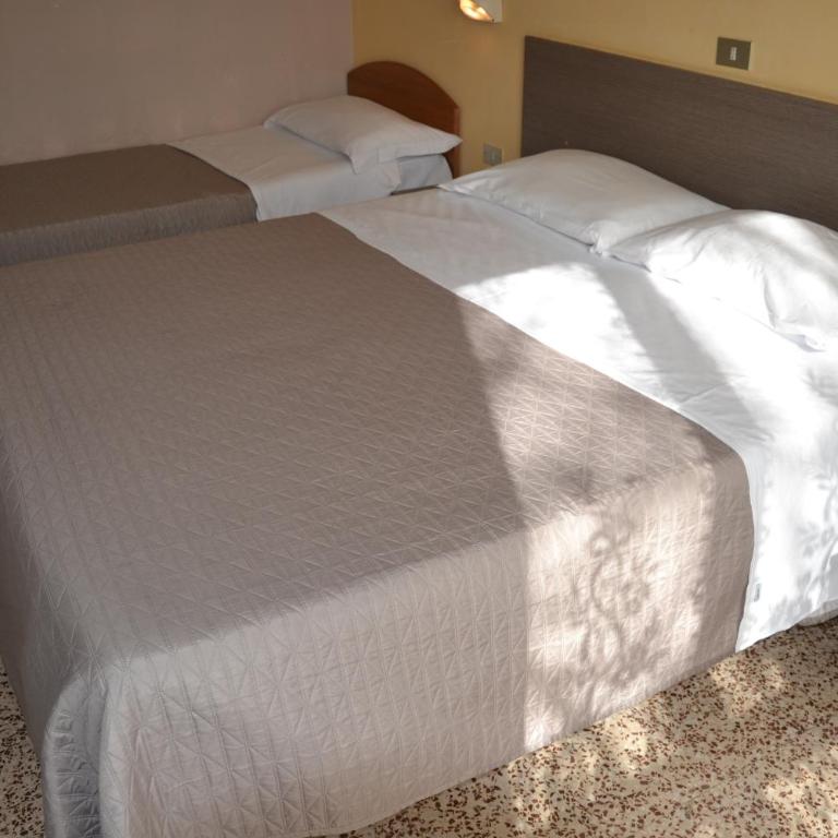 Hotel Britta - Camera Tripla - 5