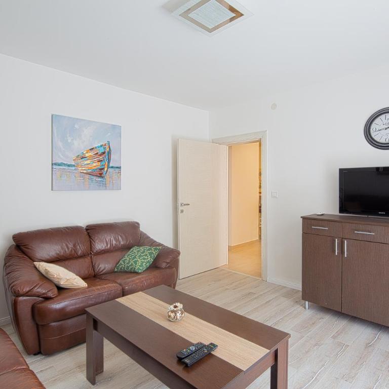 Apartman Aleksandra - Two-Bedroom Apartment - 8