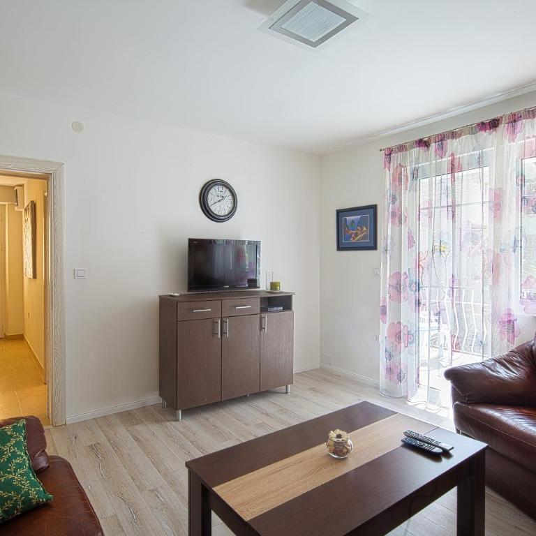 Apartman Aleksandra - Two-Bedroom Apartment - 9
