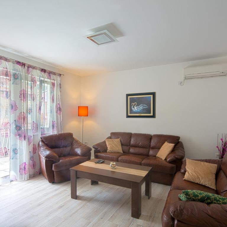 Apartman Aleksandra - Two-Bedroom Apartment - 10
