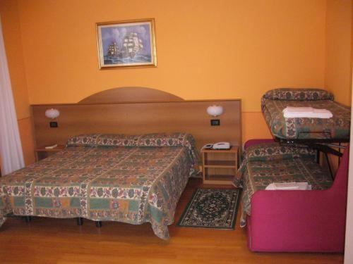 Hotel Azalea - Camera Tripla - 10