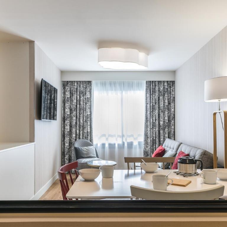 Madame Cadet - Appartement – Bâtiment 2 - 17