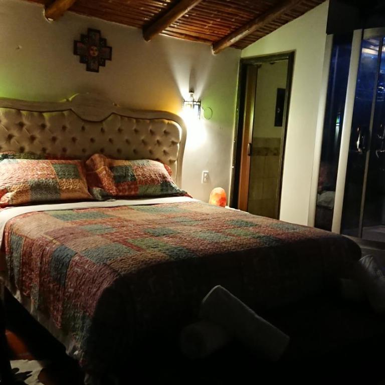 Villa Mimi - Habitación con cama extragrande y vistas al lago - 1