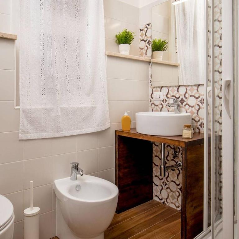 Sweet home Piramide ROOMS - Camera Matrimoniale con Bagno Privato - 5