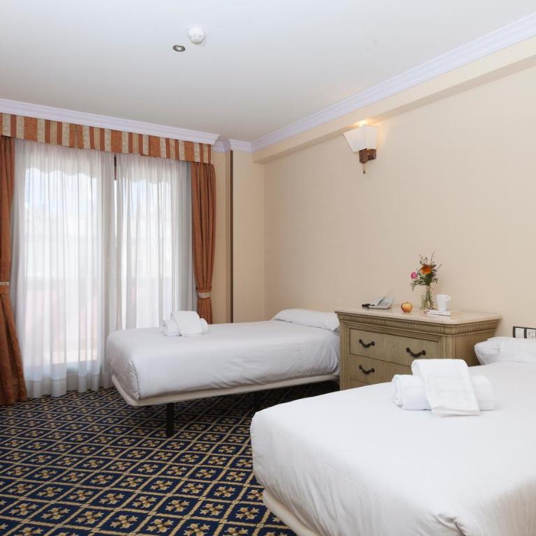 Agora Juan de Austria - Habitación Doble - 2 camas - 3