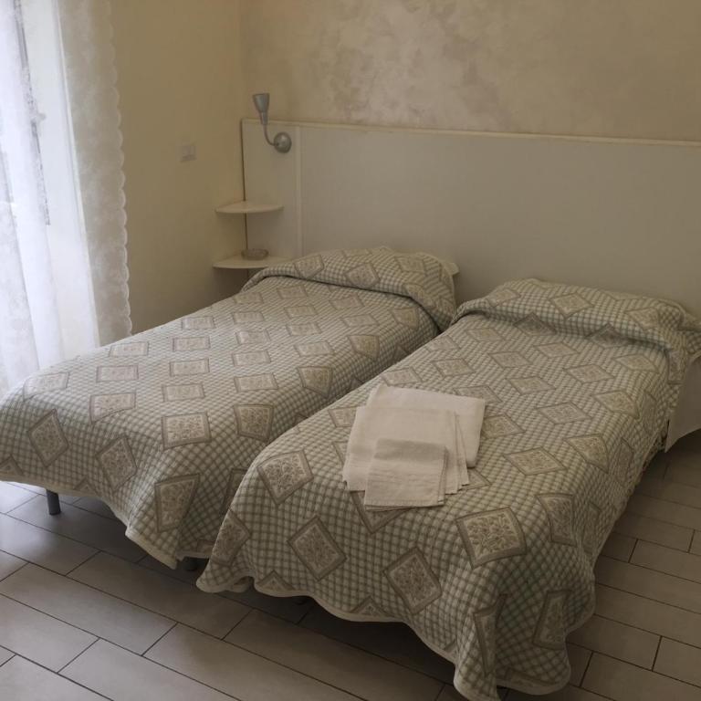 Albergo Oasi - Camera Doppia con Letti Singoli - 2
