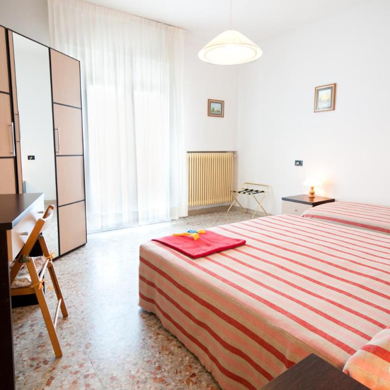 Hotel Milan - Standard Quadruple Room - 1