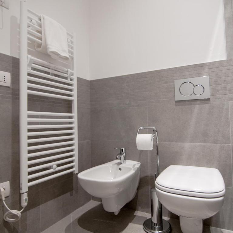 Suite Dreams in Verona - Camera Matrimoniale con Vasca Idromassaggio - 9