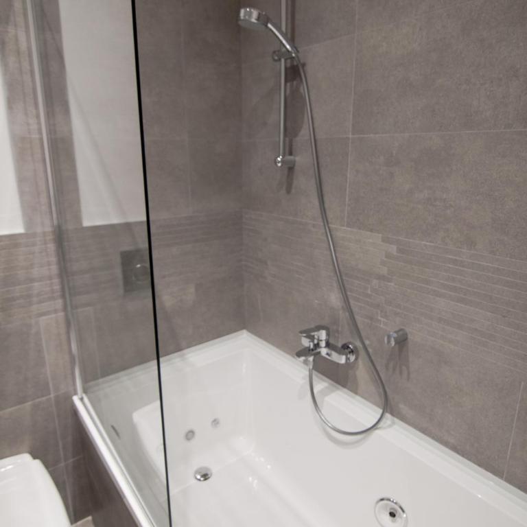 Suite Dreams in Verona - Camera Matrimoniale con Vasca Idromassaggio - 10