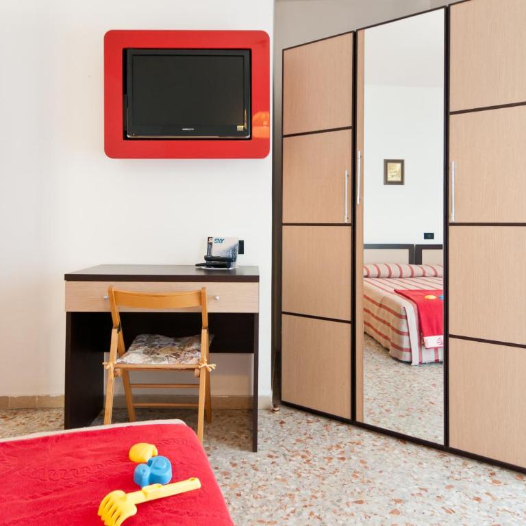 Hotel Milan - Triple Room with Balcony - 1
