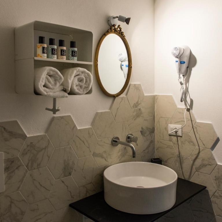 B&B Malvasia - Superior Triple Room - 11