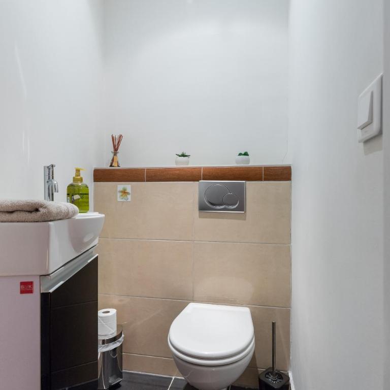 PREF 2 · F4 - VASTE ET BOURGEOIS ,3 CHAMBRES, ASCENSEUR, VX-NICE - Appartement - 37