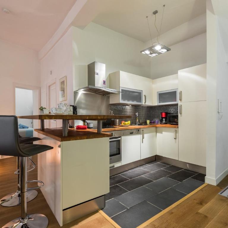 PREF 2 · F4 - VASTE ET BOURGEOIS ,3 CHAMBRES, ASCENSEUR, VX-NICE - Appartement - 5