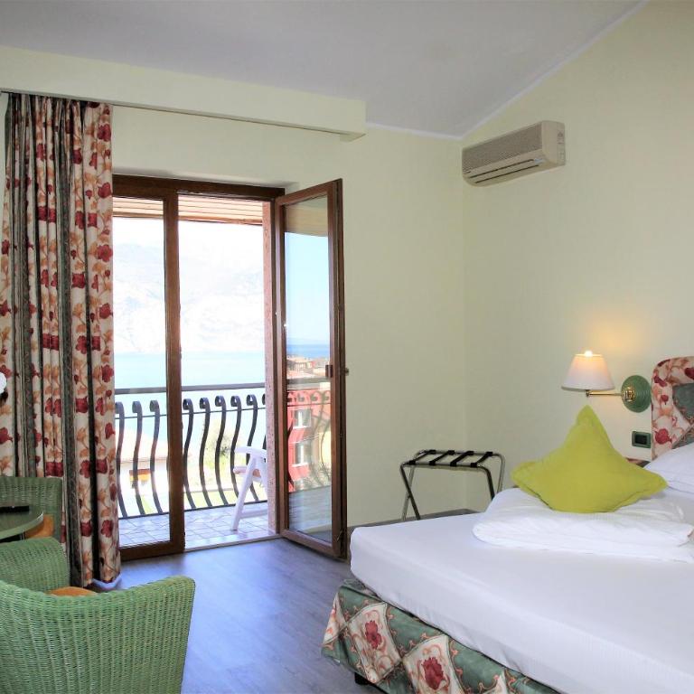 Hotel Augusta - Camera Superior Matrimoniale o Doppia con Letti Singoli e Balcone Vista Lago - 2