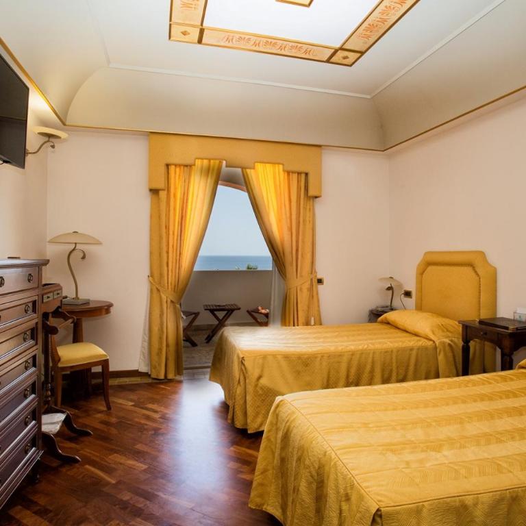 Hotel Tritone Lipari - Deluxe Double or Twin Room with Sea View - 3