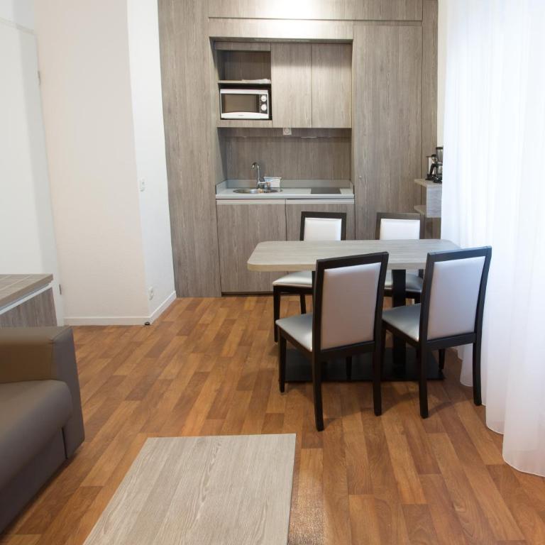 Séjours & Affaires Reims Clairmarais - Appartement 2 Pièces 2-4 Personnes - 5