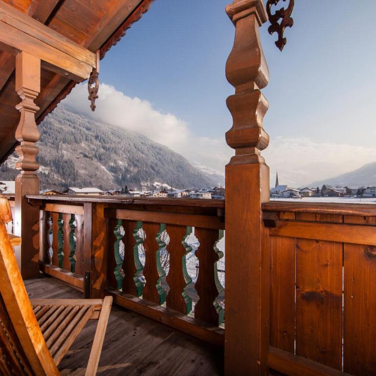 Apart Tyrol - Three-Bedroom Apartment with Balcony - 9