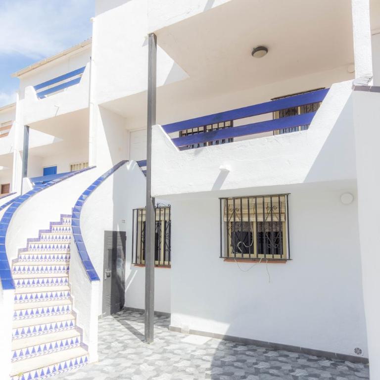 Primera línea de playa - terraza privada - parking - Ideal familias 6-7 pax o Parejas 2-4 pax - Three-Bedroom Townhouse - 7