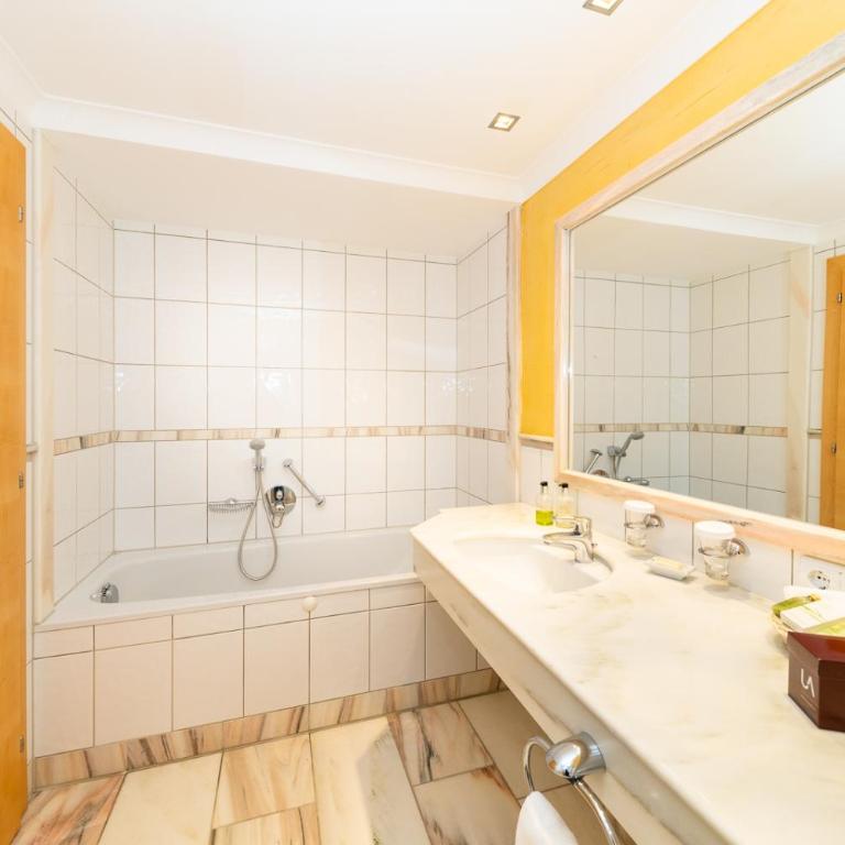 Übergossene Alm Resort - Superior Double Room - 1