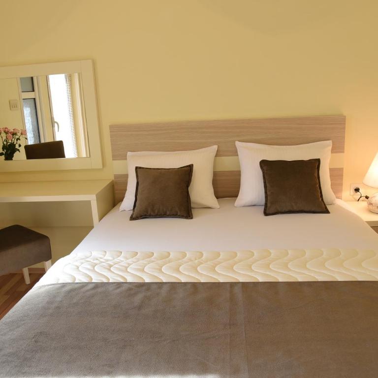 Apartments & Rooms Jelka - Double Room with Sea View - 4
