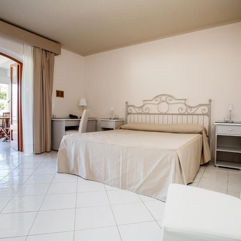 Hotel Tritone Lipari - Standard Triple Room - 2