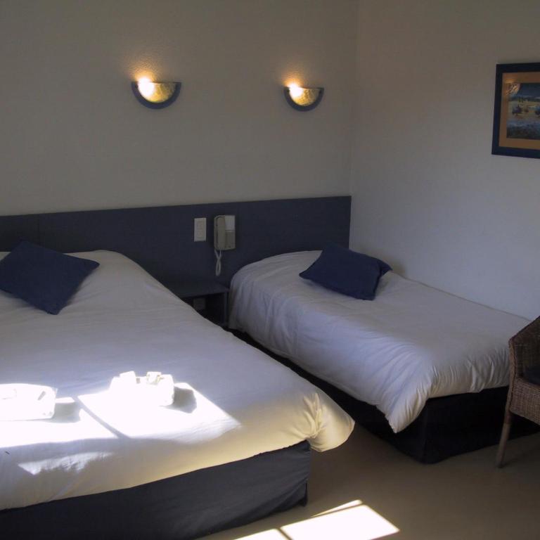 Logis Hotel l'Esterella - Chambre Triple - 1