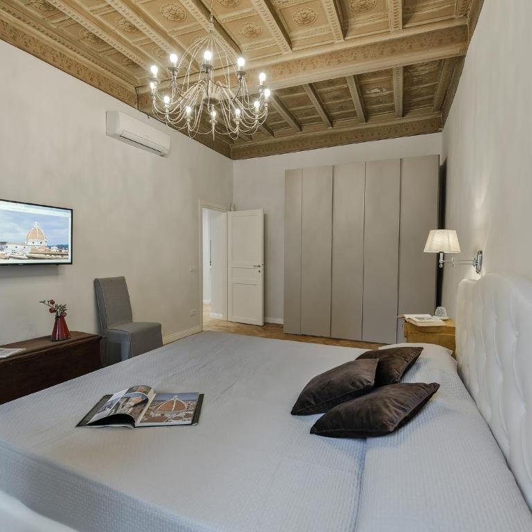 Beneath the elegant silhouette of Florence Duomo - Appartamento con 2 Camere da Letto - 16