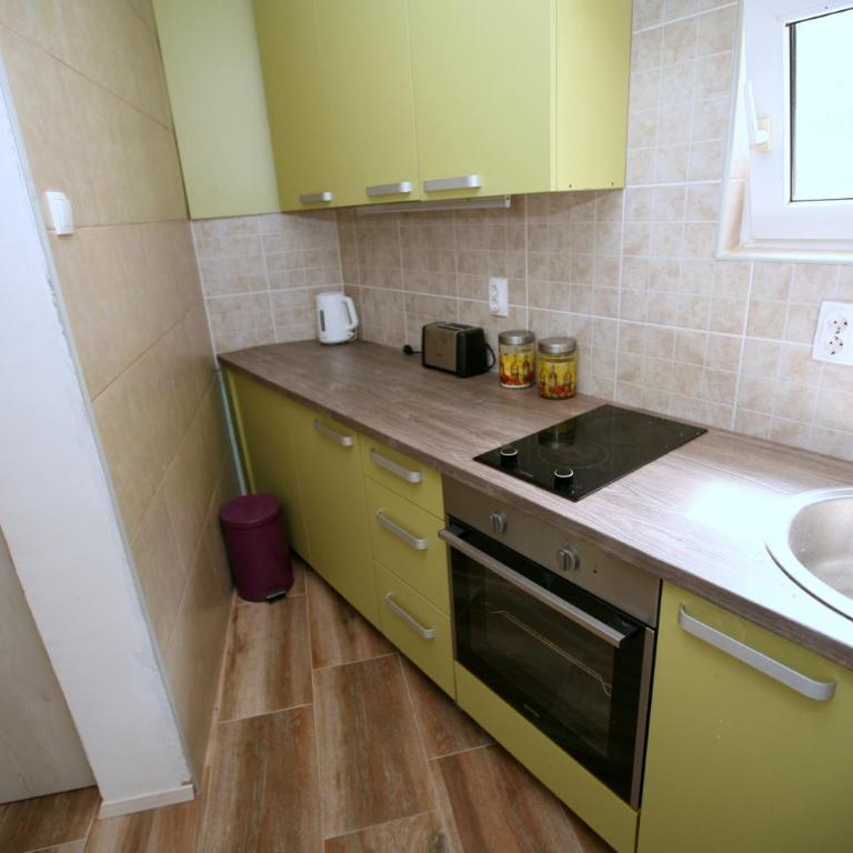 Bugi - Apartment with Balcony - 9