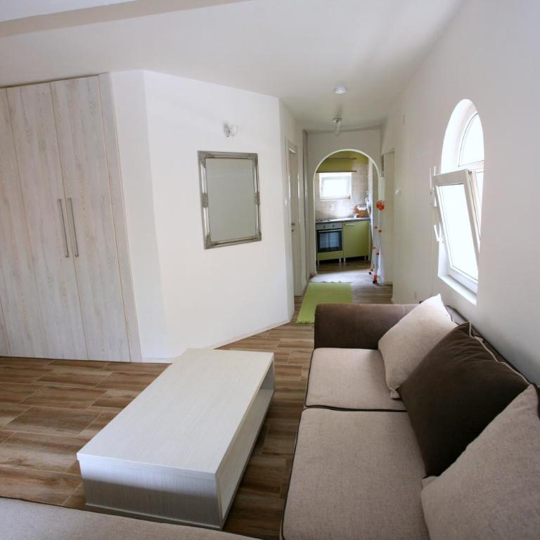 Bugi - Apartment with Balcony - 8