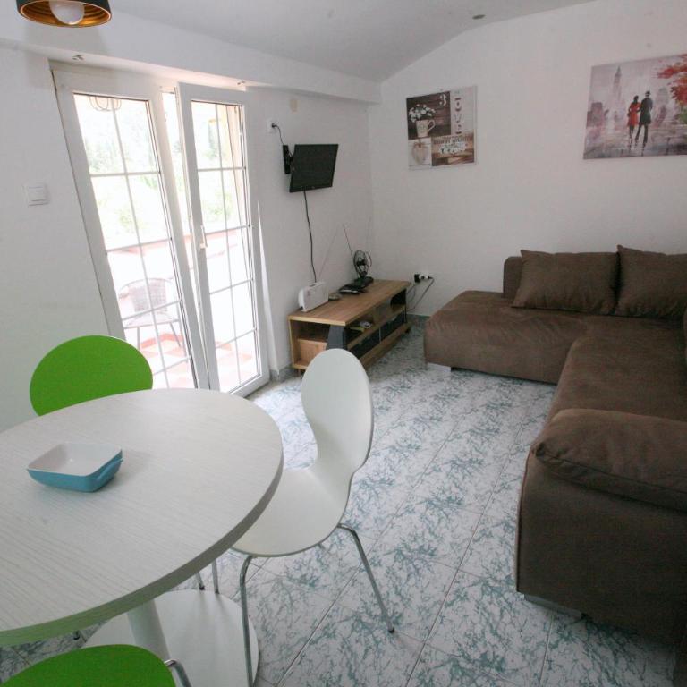 Bugi - Apartment with Terrace - 13
