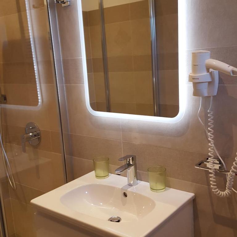 Hotel Pace - Superior Double or Twin Room - 5