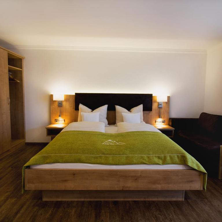 Hotel Alp Inn - Chiemgaukarte inclusive - Doppelzimmer mit Balkon oder Terrasse - 1