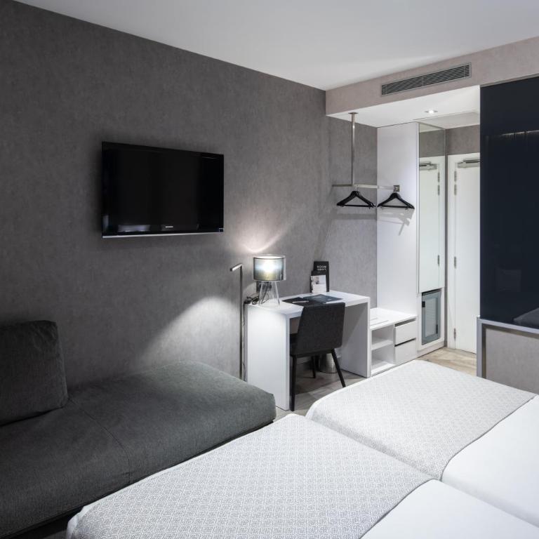 Catalonia Gran Via BCN - Family Room (2 Adults + 2 Children) - 1