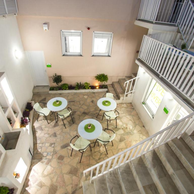 Five Rivers Rooms - Deluxe Family Room - 2