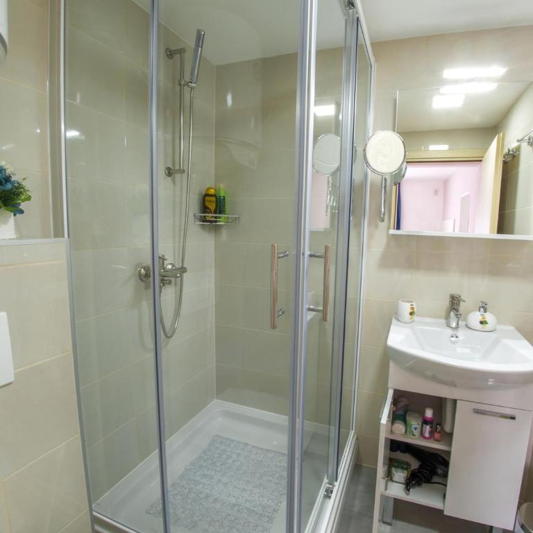 Five Rivers Rooms - Superior Quadruple Room - 17