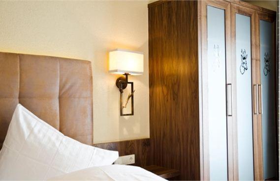 Hotel Garni Caroline - Doppelzimmer mit Balkon - 11