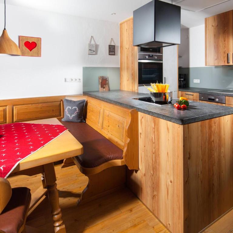 Gästehaus und Ferienwohnungen Egglerlehen - Apartment with Terrace - 2