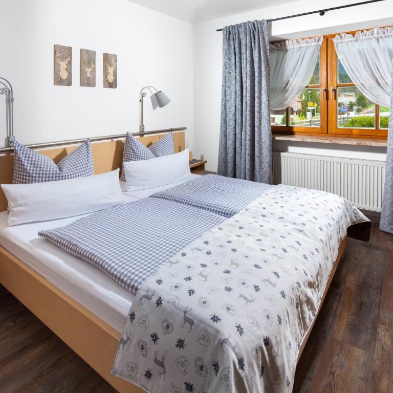 Gästehaus und Ferienwohnungen Egglerlehen - Apartment with Balcony - 4