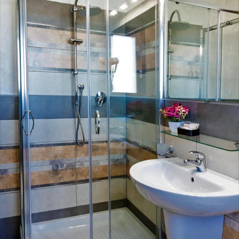 La Piazzetta Guest House - Camera Matrimoniale/Doppia con Letti Singoli con Bagno Privato - 4