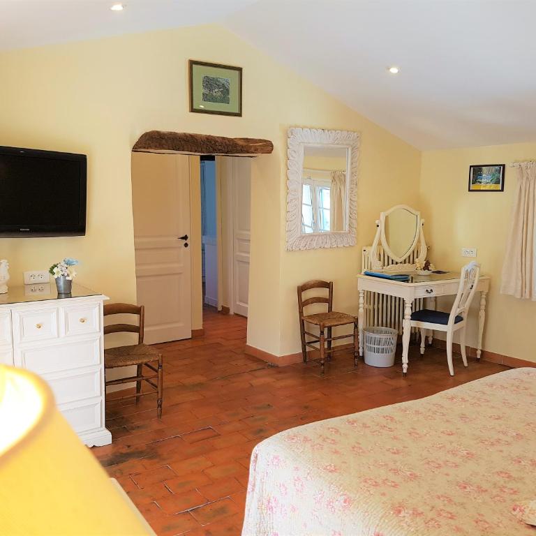 B&B with charm, quiet, kitchen, sw pool. - Chambre Double ou Lits Jumeaux avec Balcon - 4