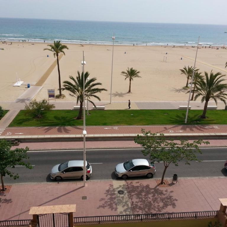 Magnificos Apartamentos Ondina en la Primera Linea de la Playa de Gandia - Apartamento - 7