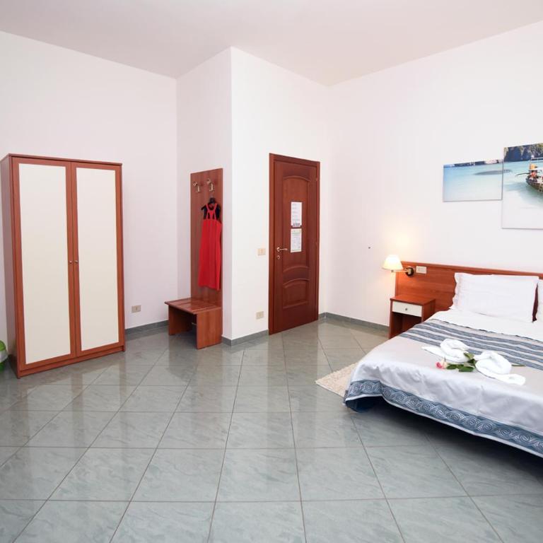 The Stunning B&B - Camera Matrimoniale Ampia con Balcone Vista Mare - 9