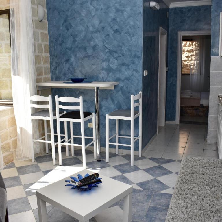 Lanterna Apartments - One-Bedroom Apartment - 18